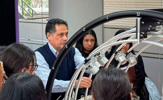 Professor Alejandro Gómez Ríos at work with the Orchard Heliodon